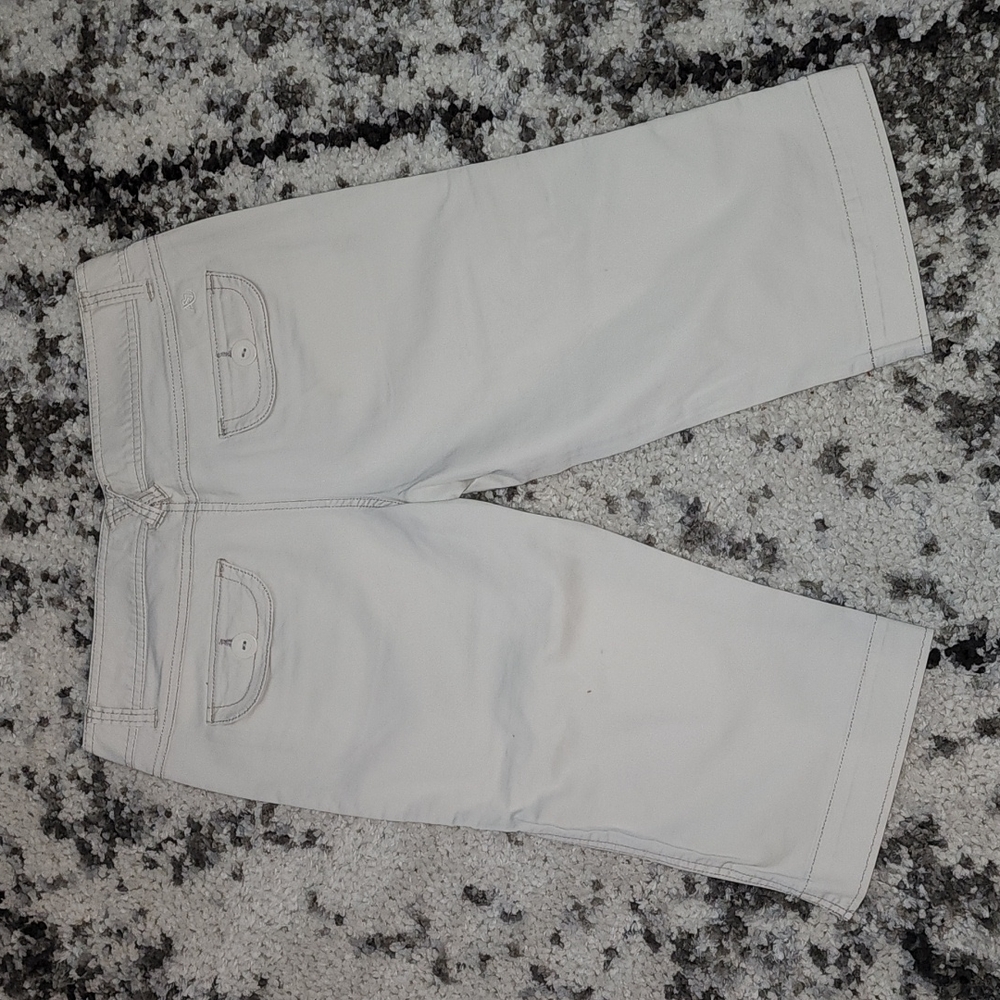 Capri's - Picture 2 of 4